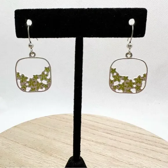 🍭6/$30 Silver square with green flower dangle drop earrings - Picture 2 of 5
